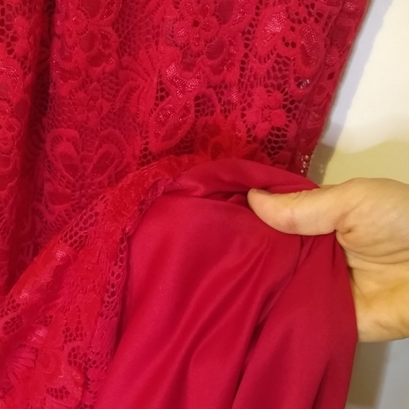 Off the shoulder lace maxi dress Size Small Red - Picture 4 of 4